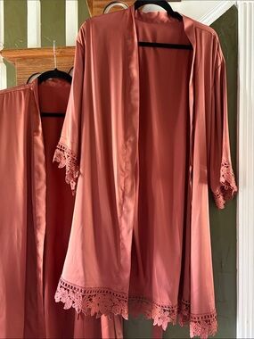 Women's Lace-Trim Satin Robe in cinnamon set of 2 new no tags